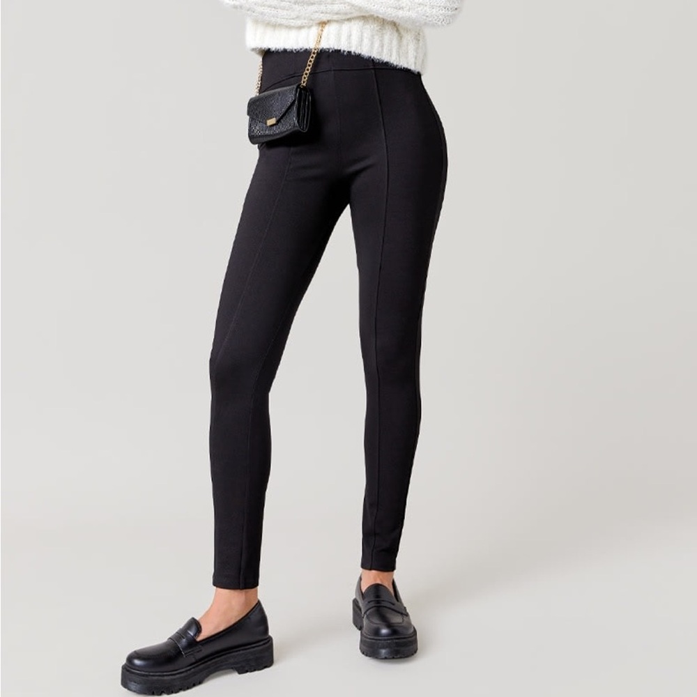 Francesca’s black Chellie Ponte Leggings size medium